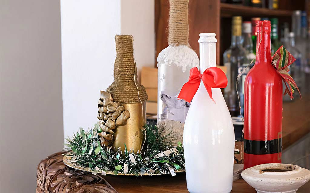 garrafas de vidro decoradas para o Natal